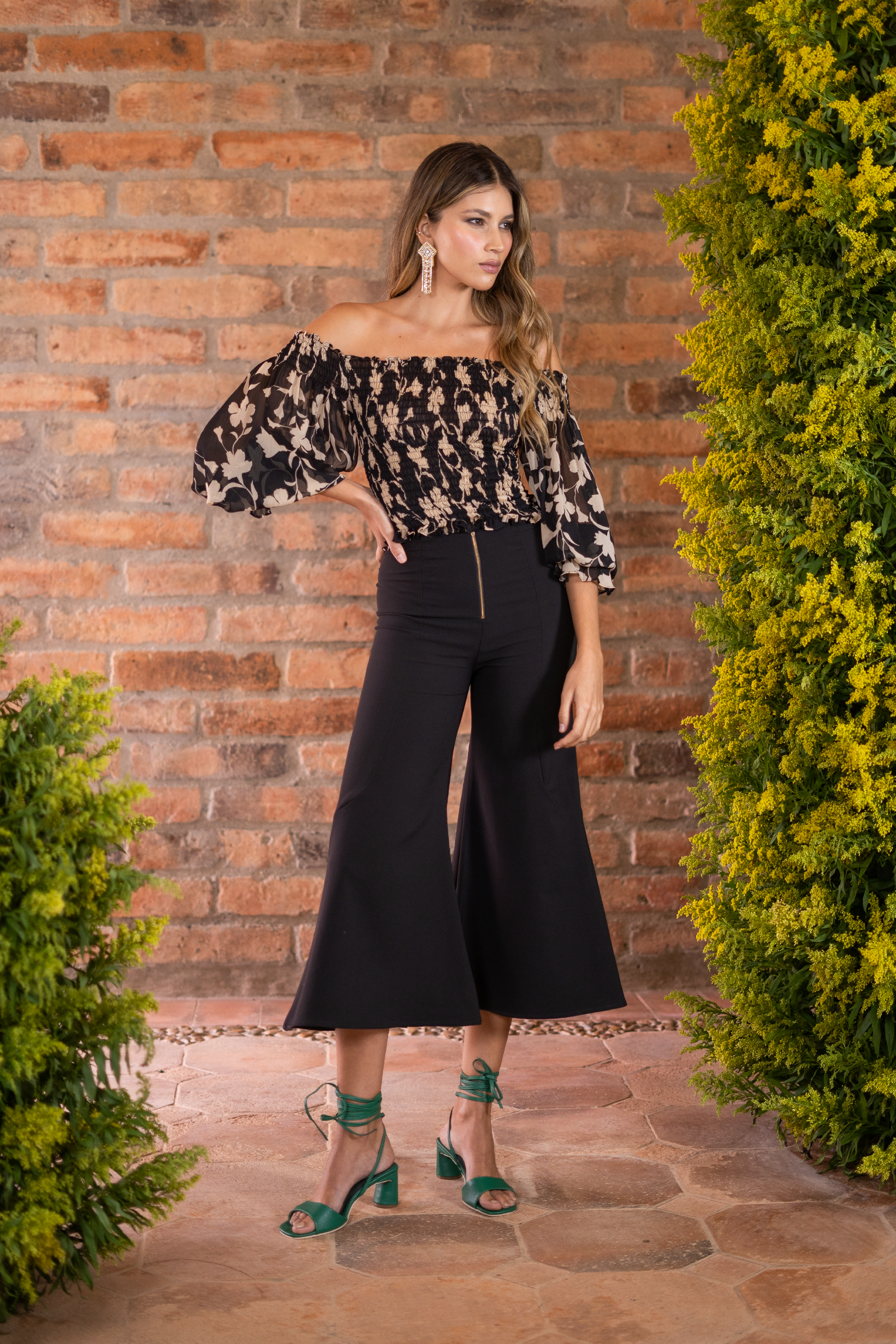camisa y pantalón con bota muy ancha