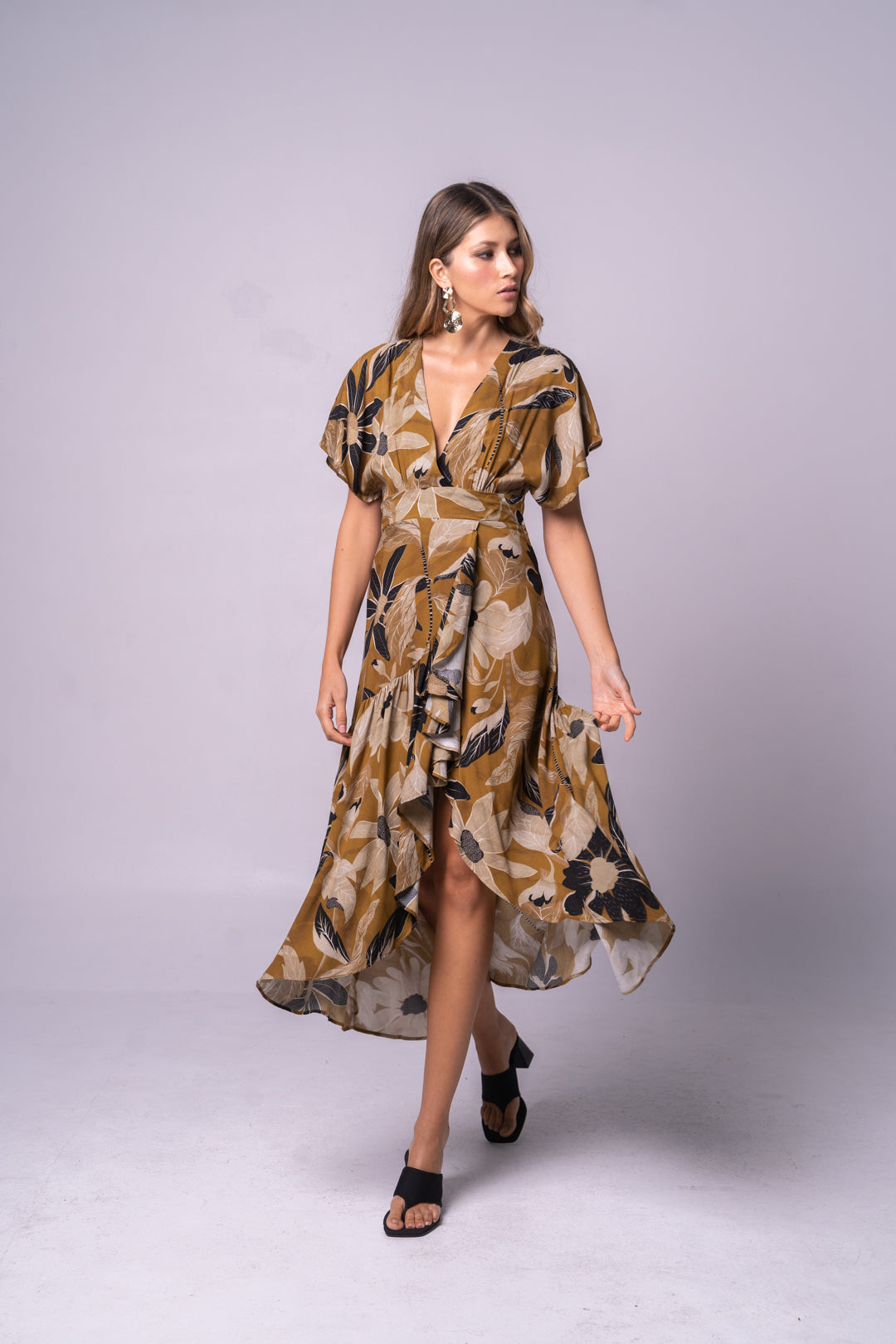 Vestido manga rodada midi