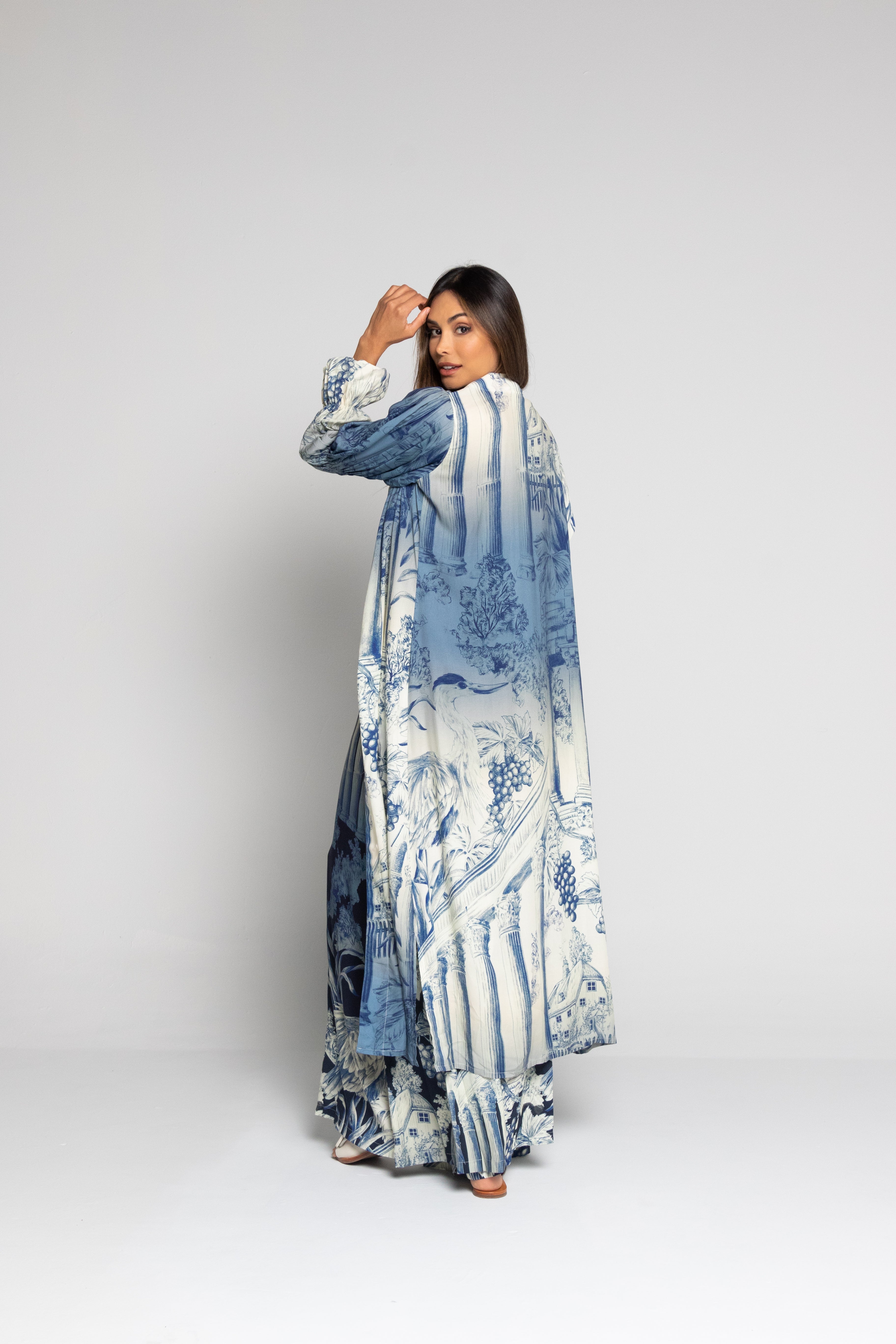 Kimono azul con mangas con resorte