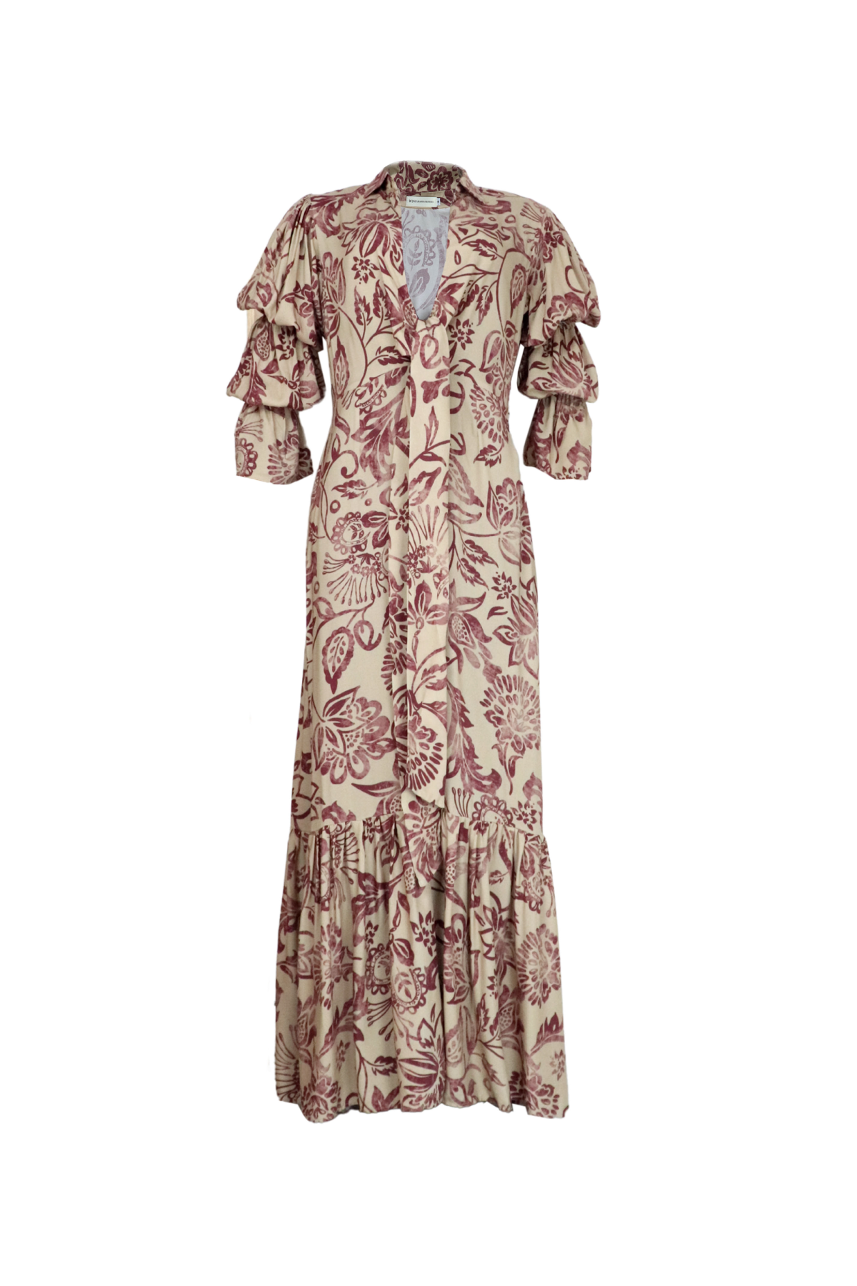 Vestido largo con mangas largas en color beige.