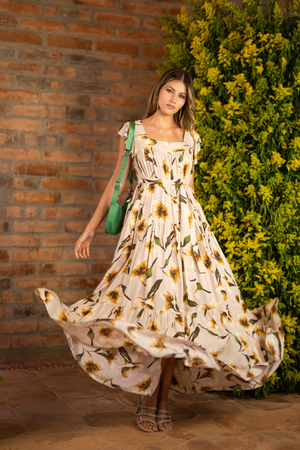 Vestido claro para fiestas y celebraciones.