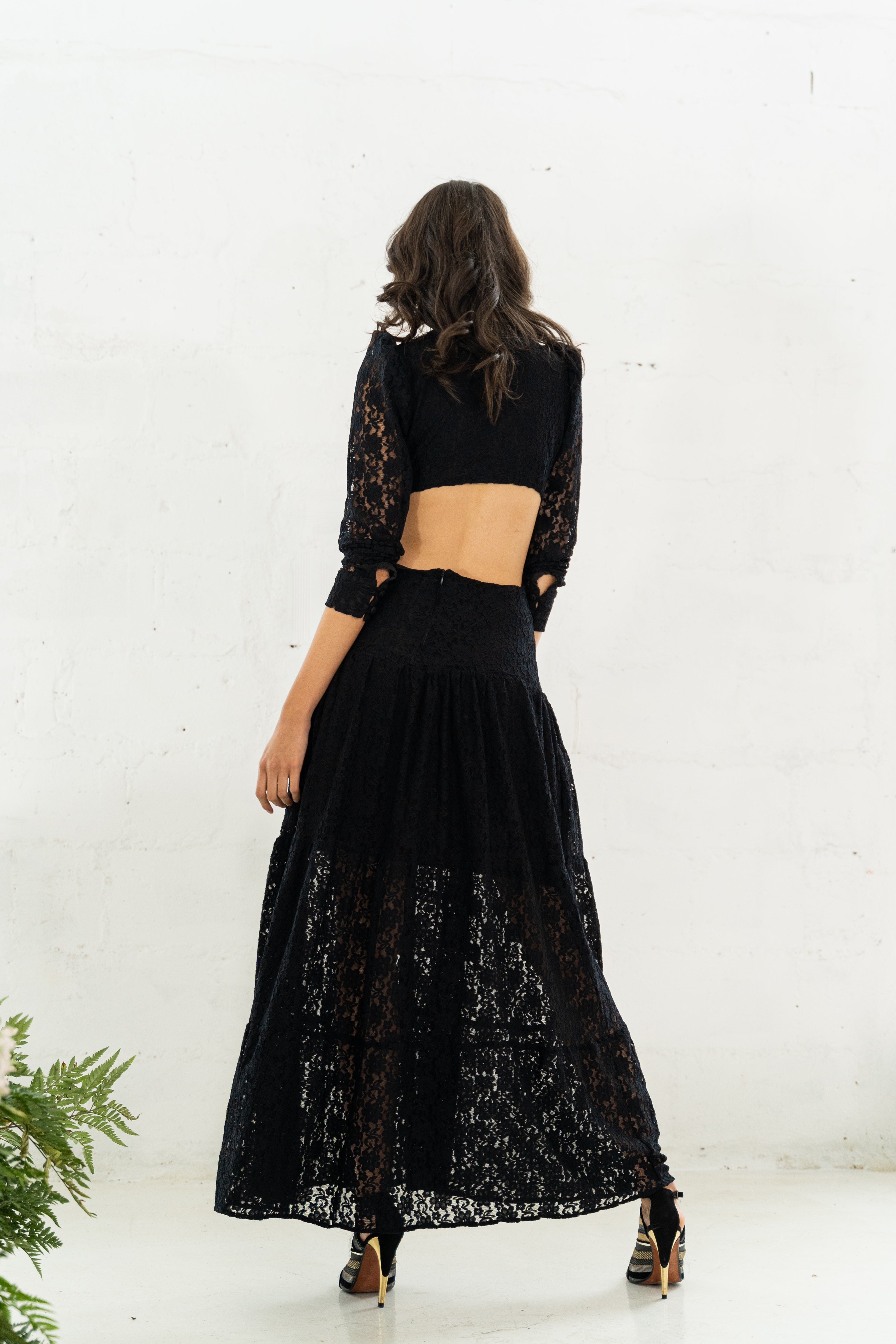 Vestido largo, negro para fiestas.