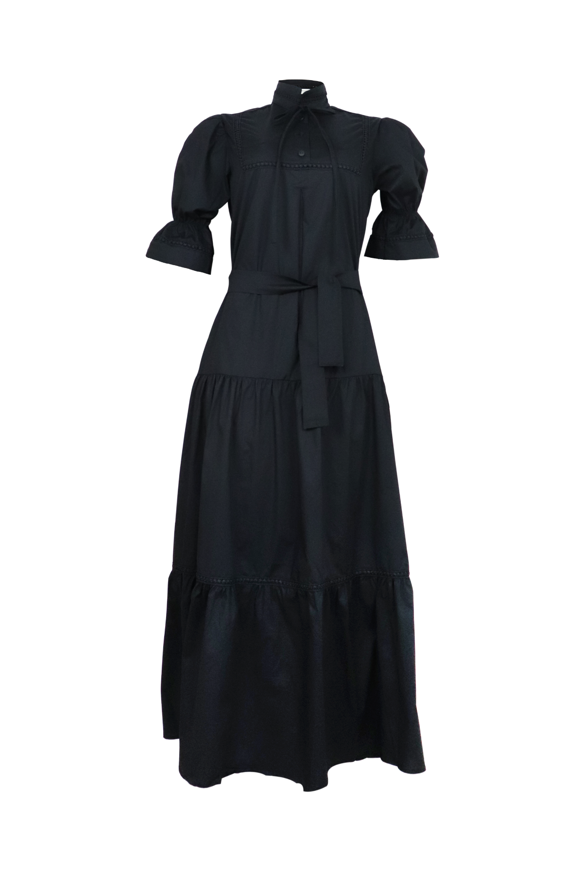 Vestido negro con detalles de textura delicados.