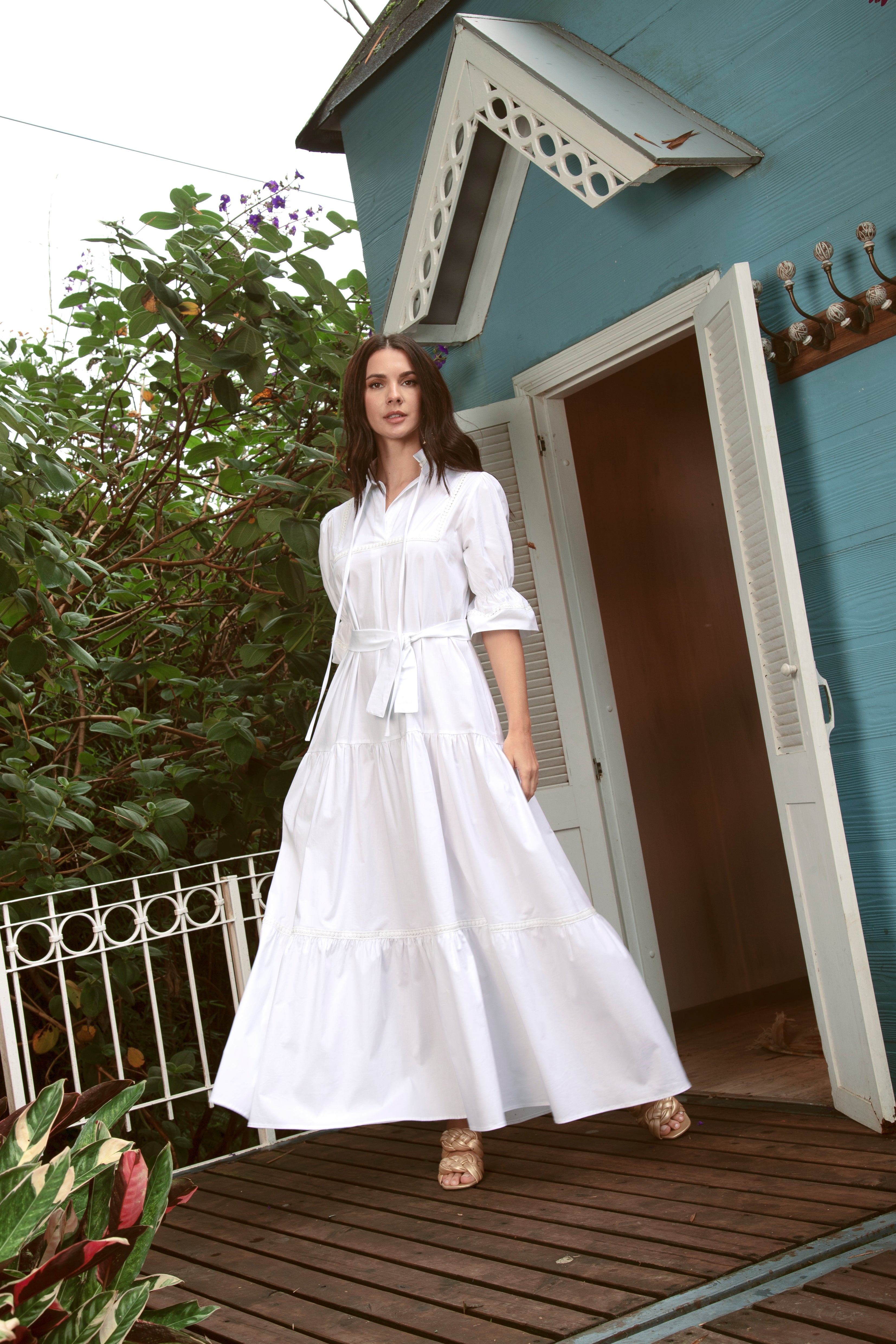 Vestido largo y elegante para eventos formales.