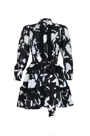 Vestido corto con estampado negro y blanco.