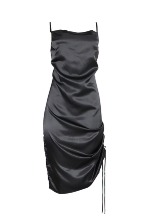 Vestido en tela satinada color negro.