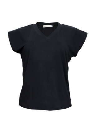 Camiseta negra de manga rodada.