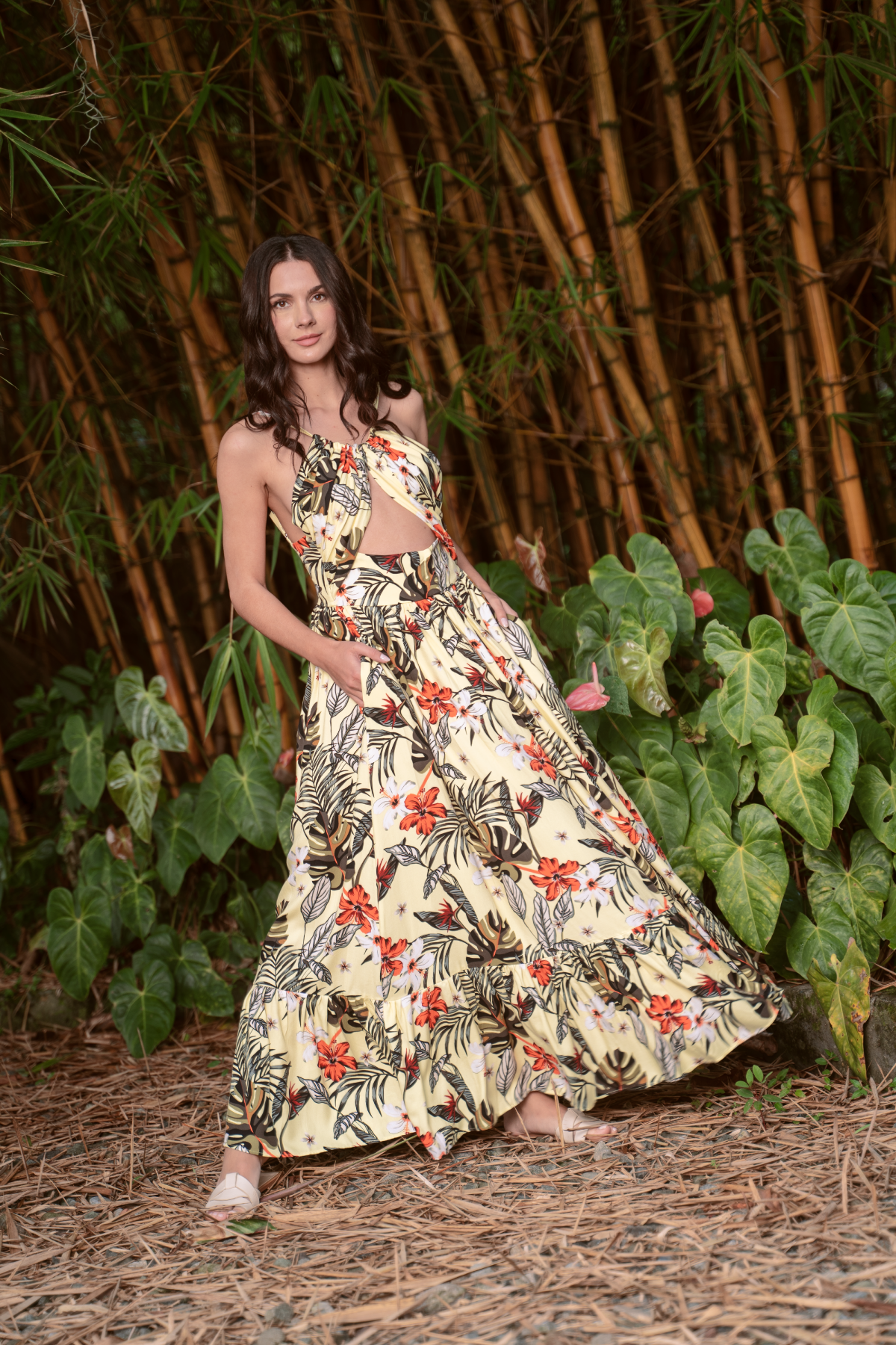 Vestido largo con escote.