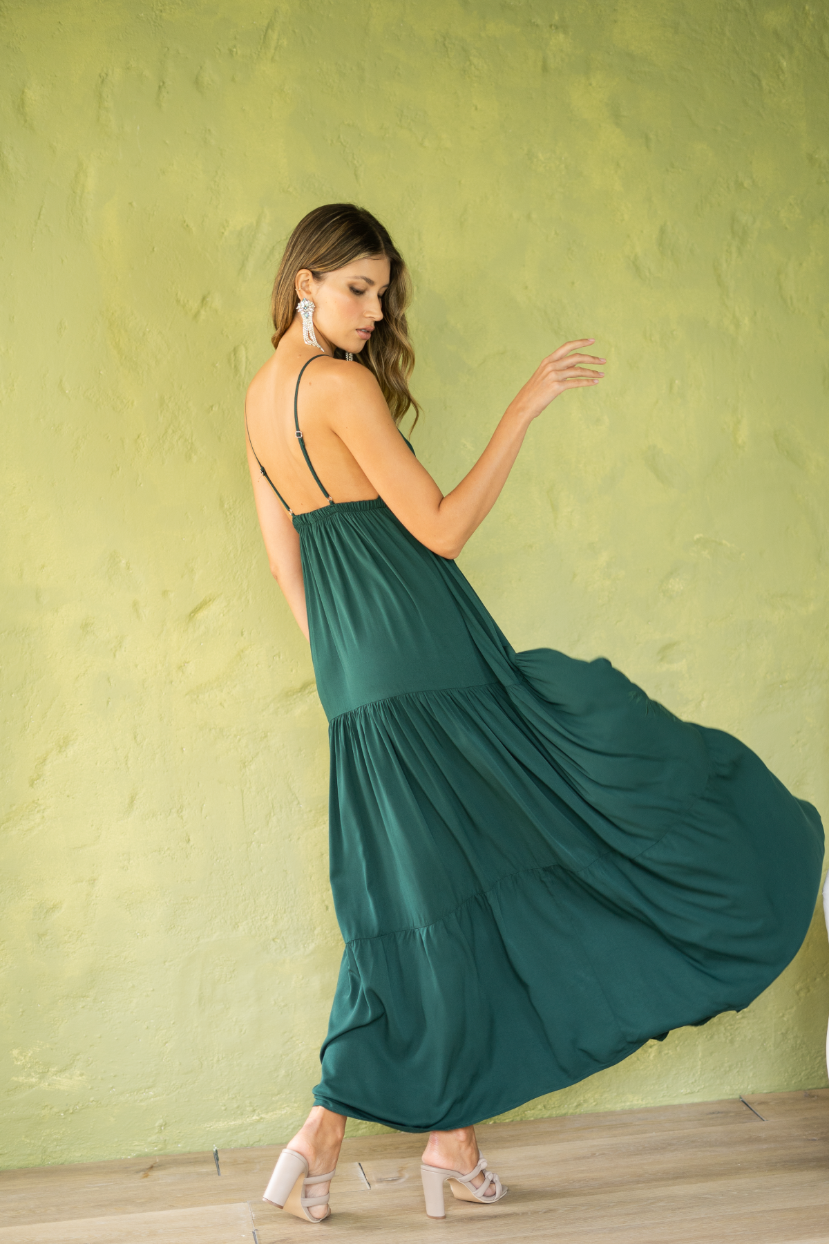 Vestido largo de tiras con mucha caída y fluidez.