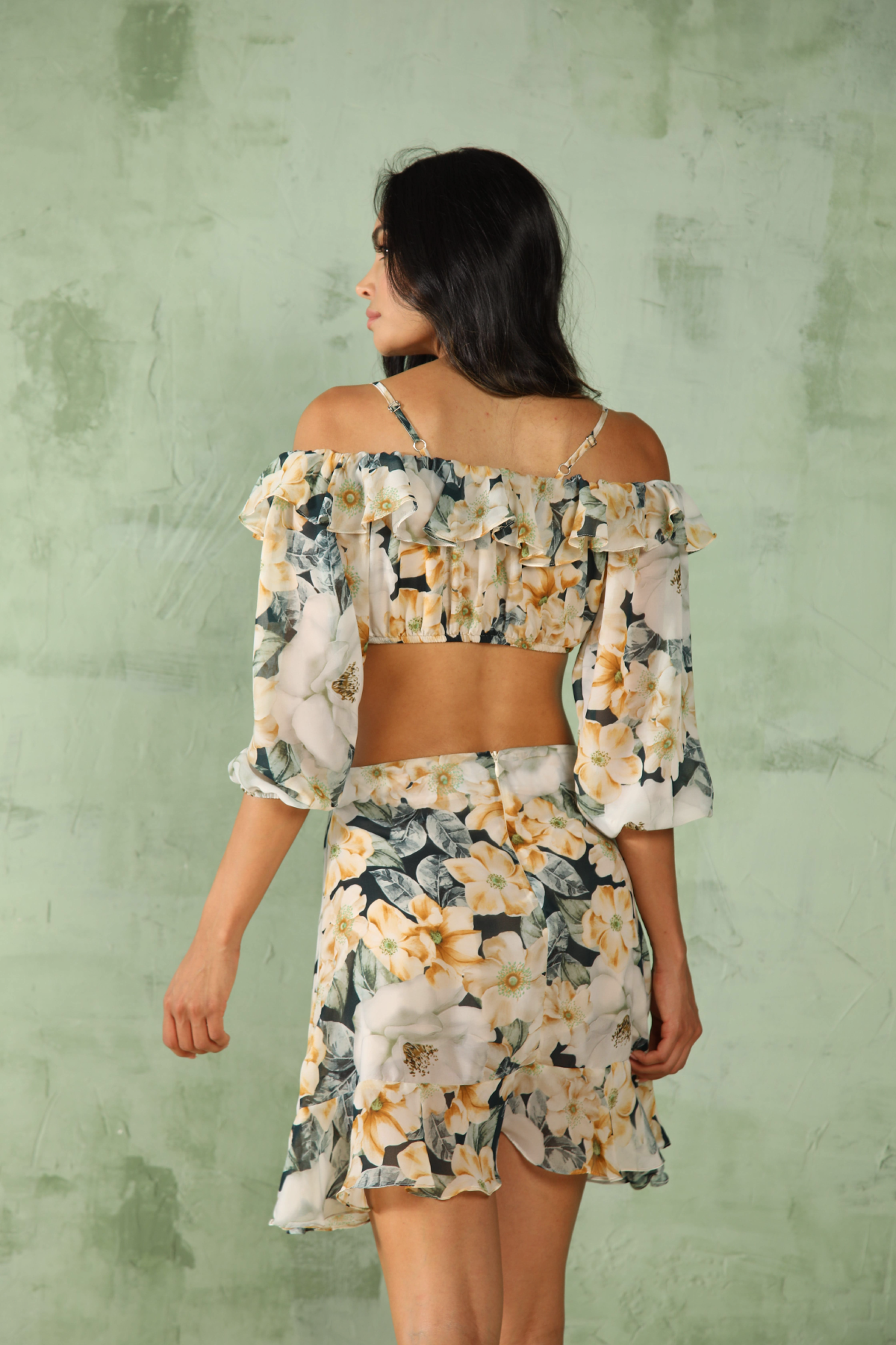 PTJ2108060030 vestido corto con cortes 