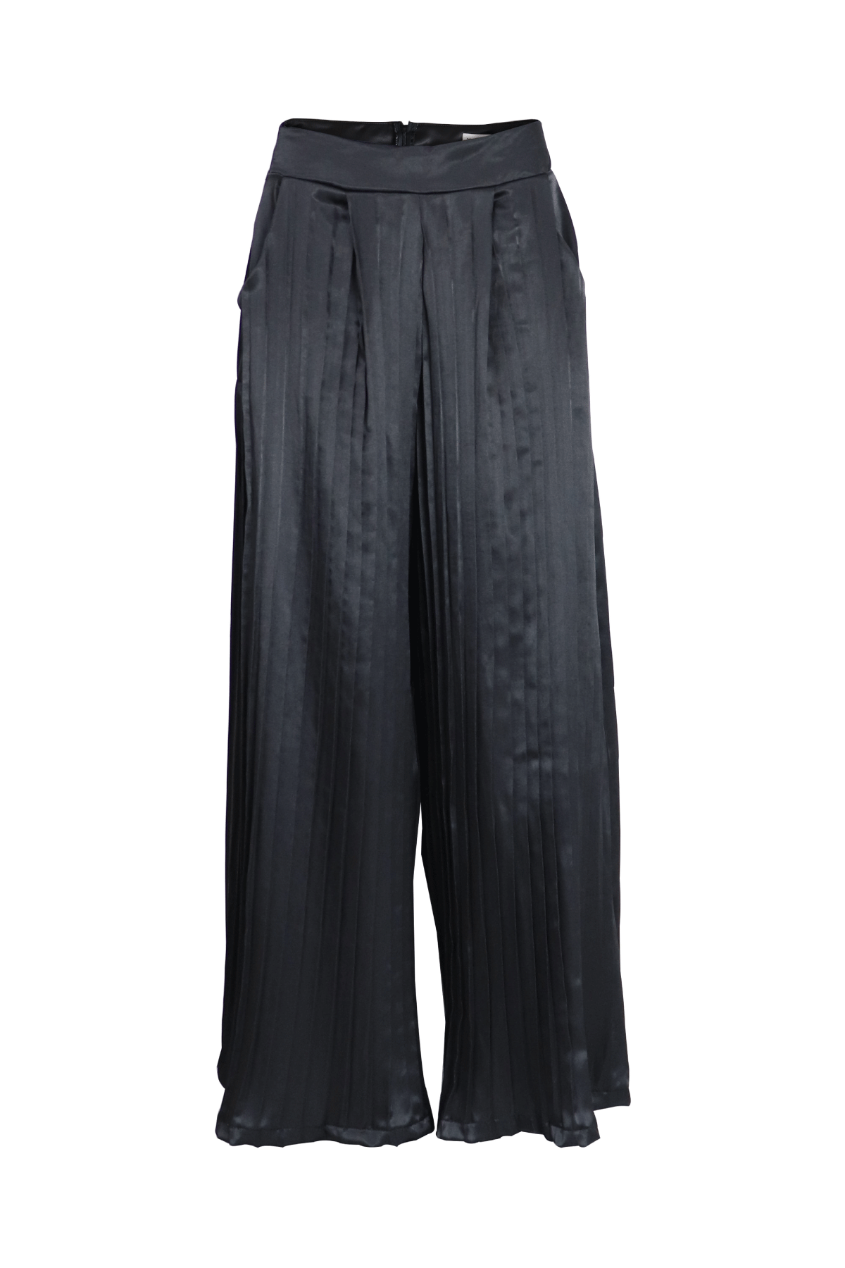 Pantalón trillado en negro con pretina ancha.