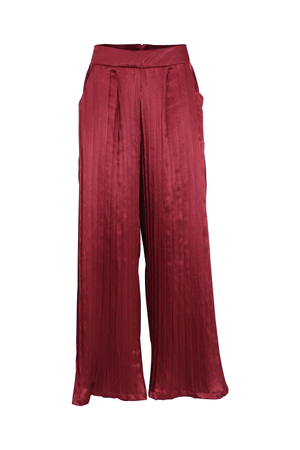 Pantalón trillado en vinotinto con pretina ancha.