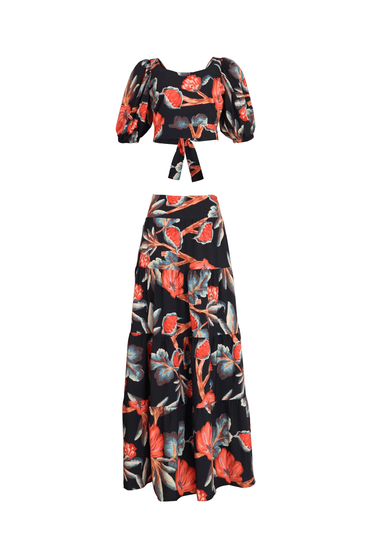 Set negro con estampado natural, crop top de tiras y falda larga.