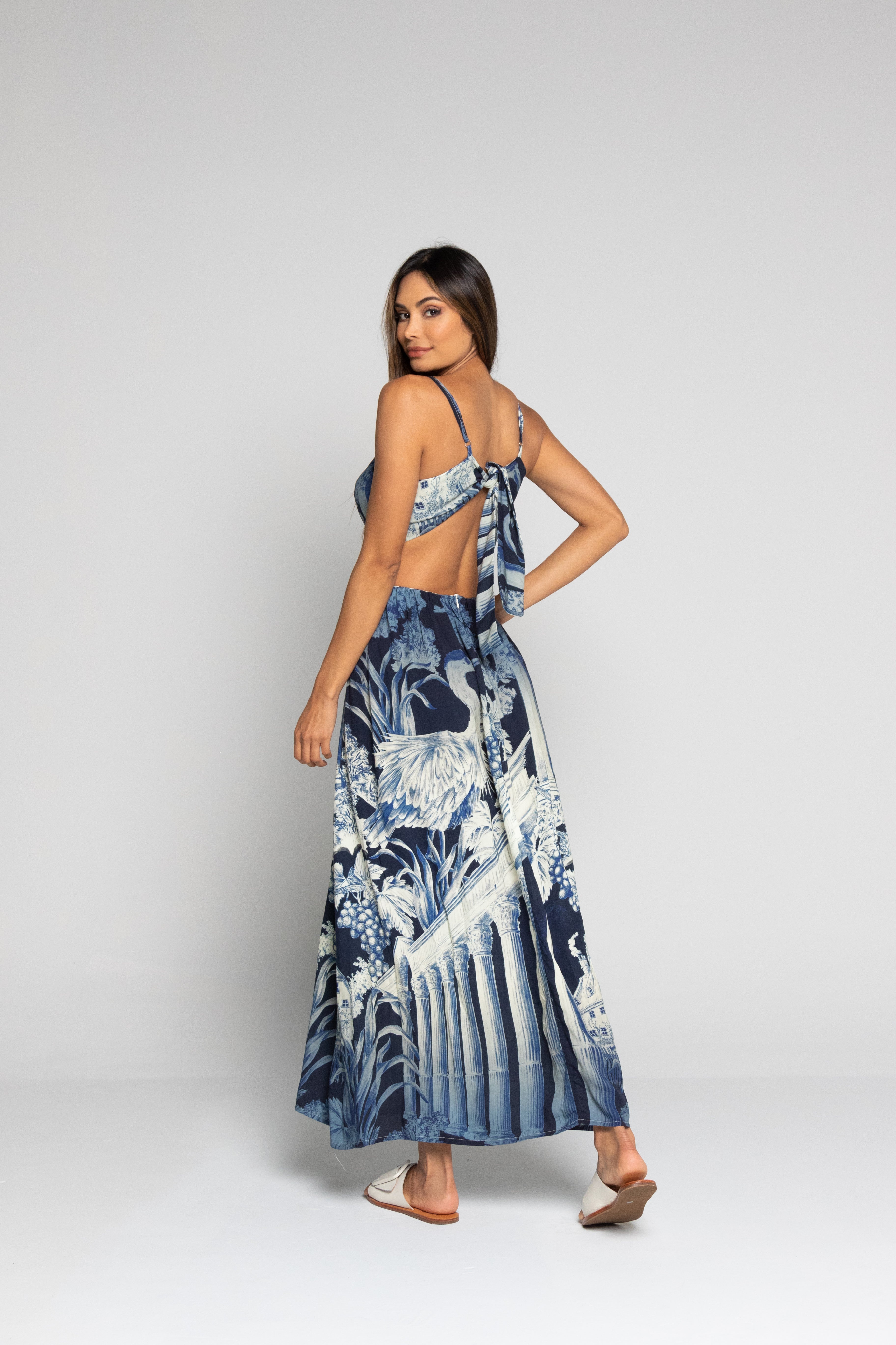 Vestido con lazos en la espalda