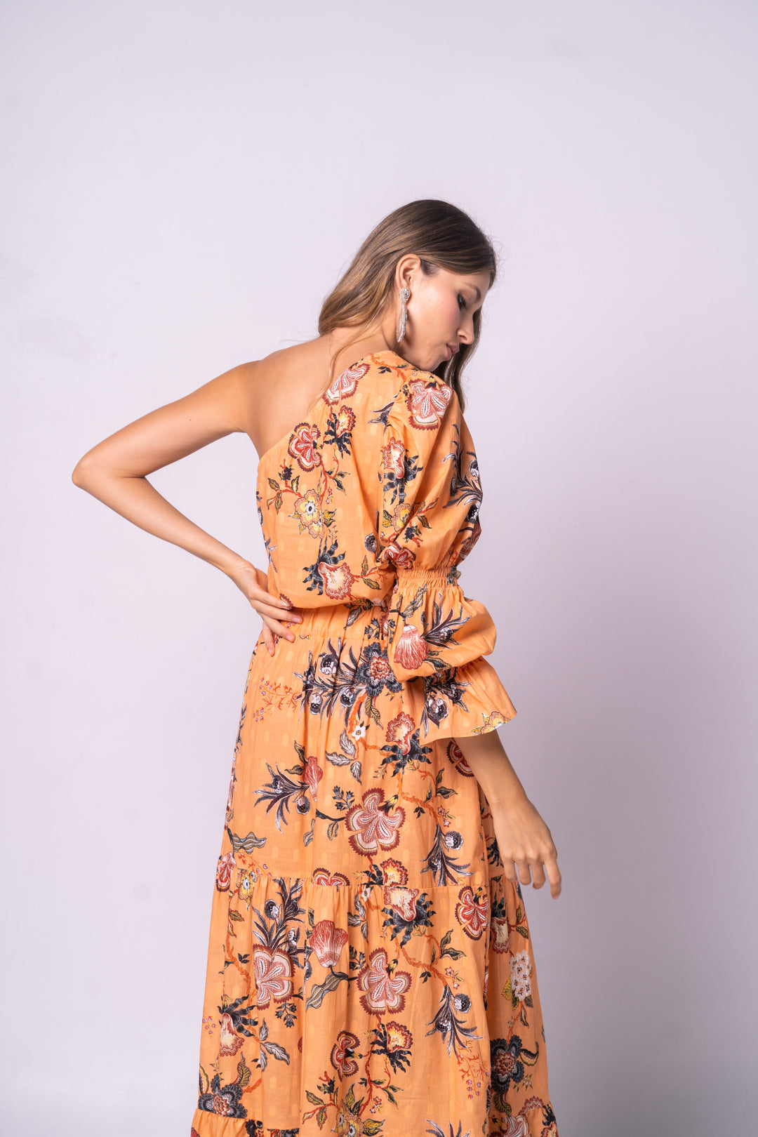 Vestido largo, asimétrico con estampado mandarina y azul