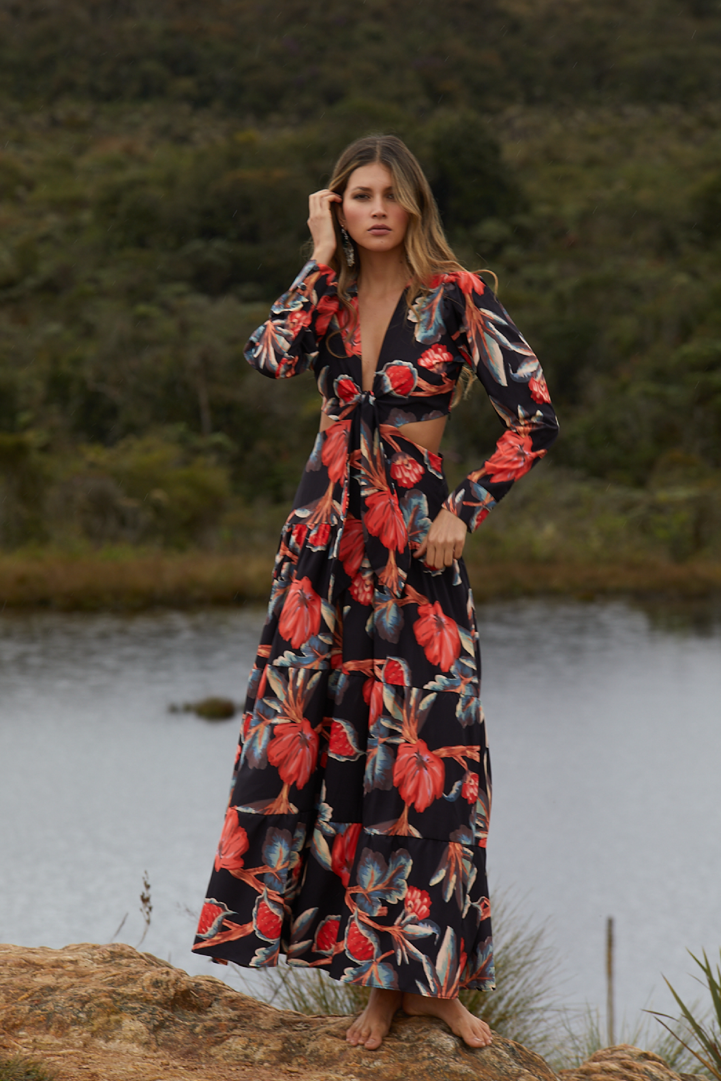 Vestido largo con escote en cintura