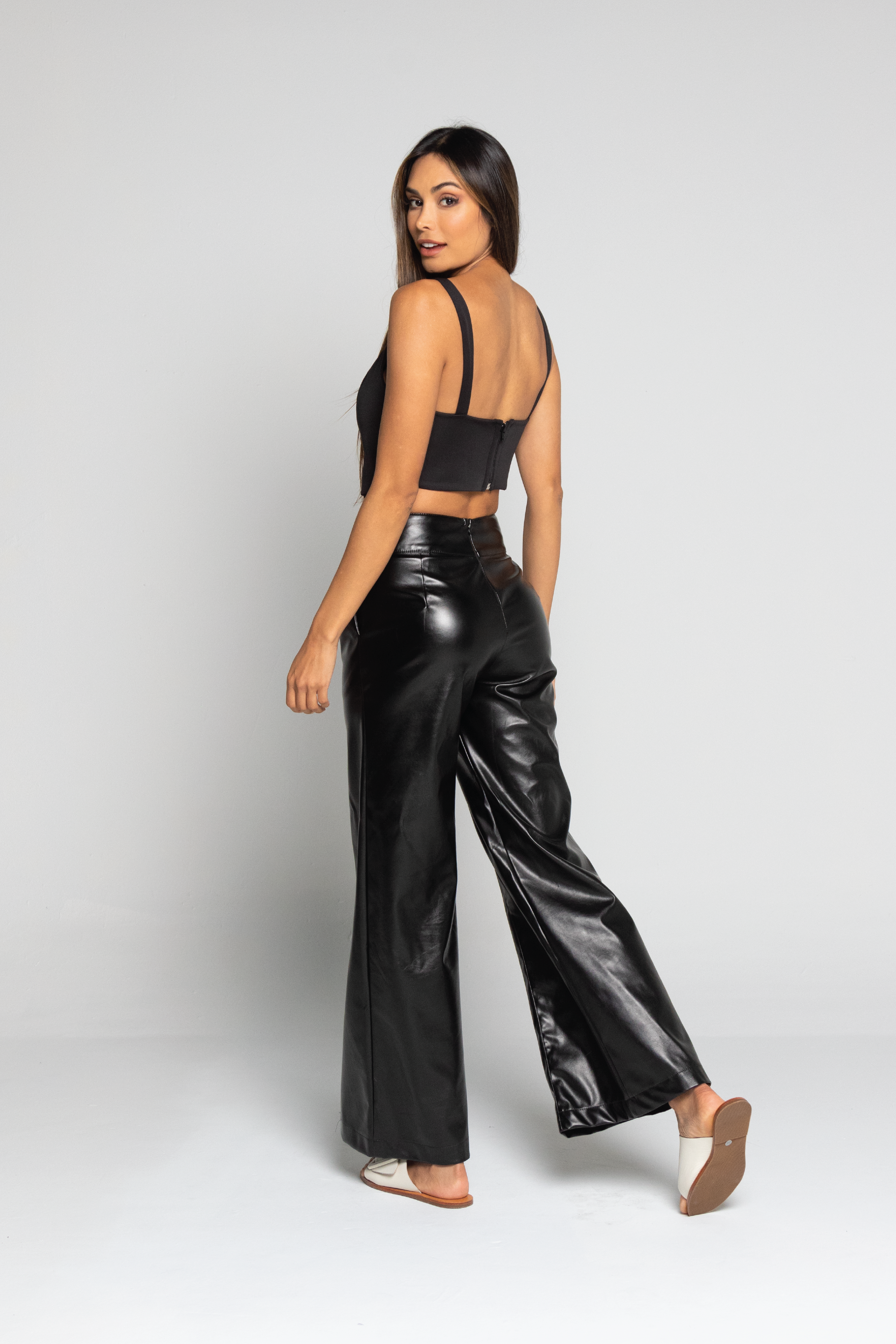 Blusa color negra con tiras