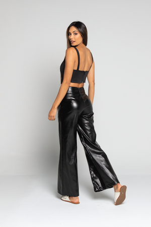 Blusa color negra con tiras
