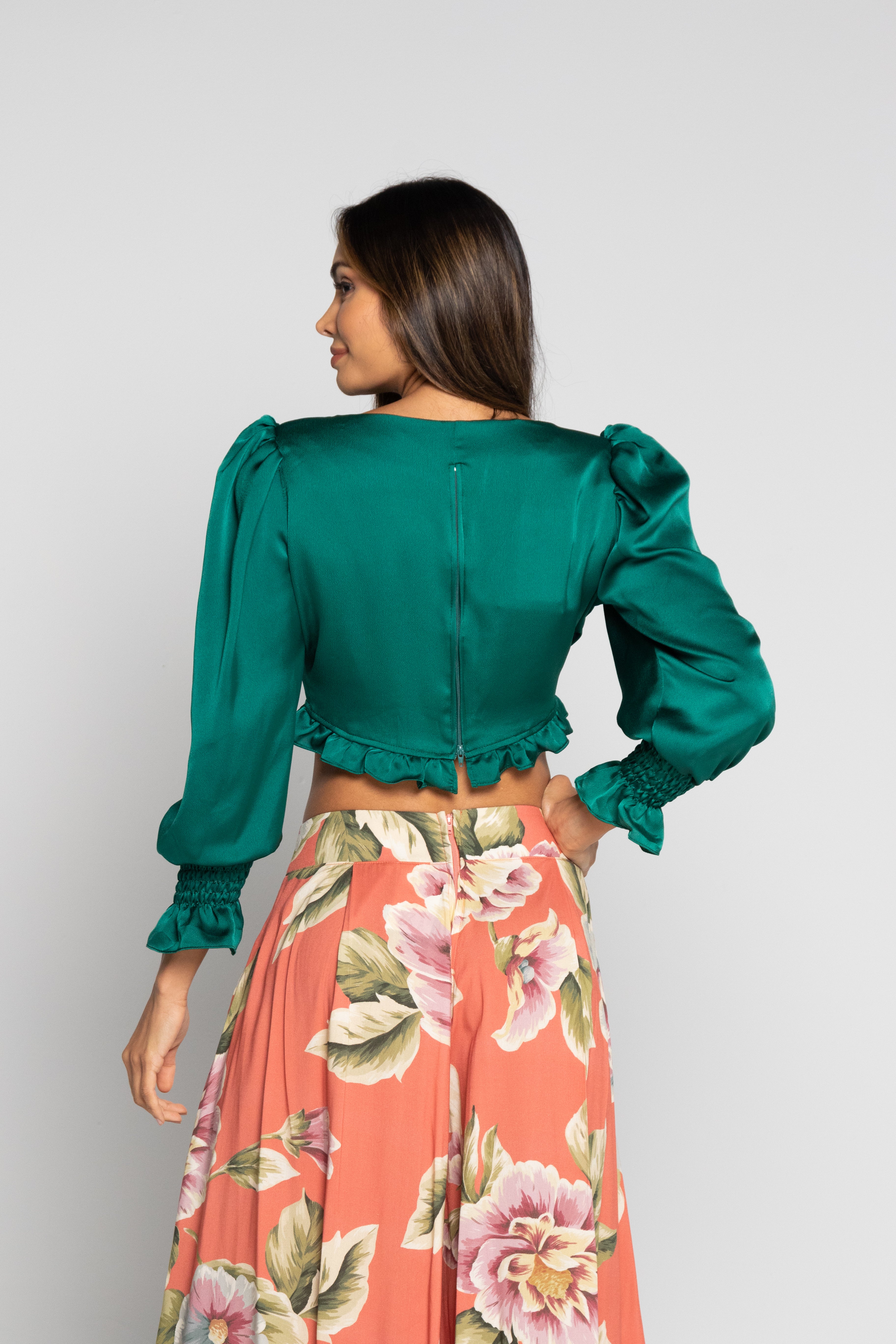 Blusa verde con cierres atrás