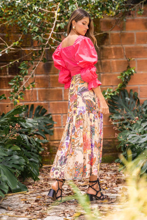 Look femenino con falda de flores