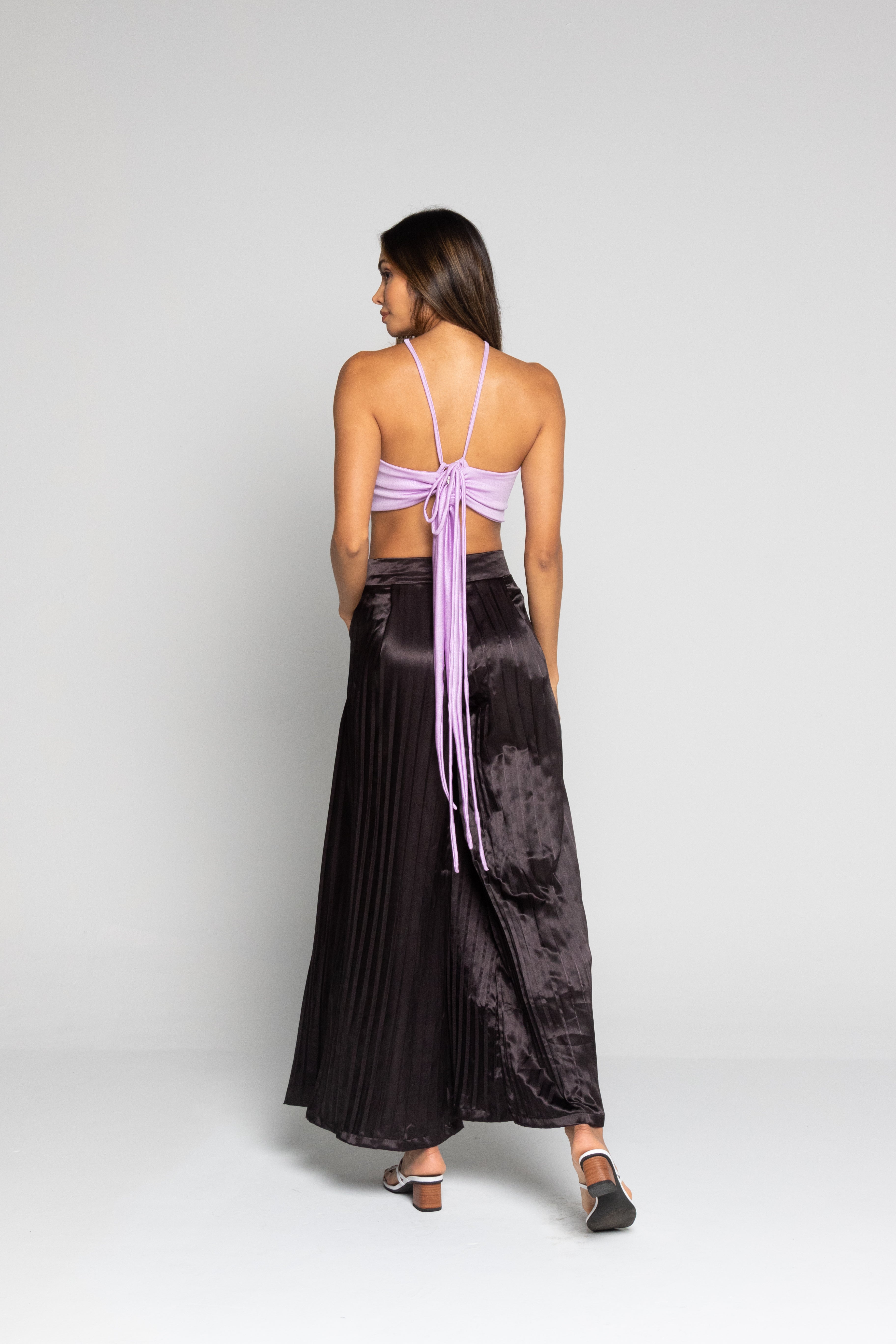 Crop top lila con tiras largas