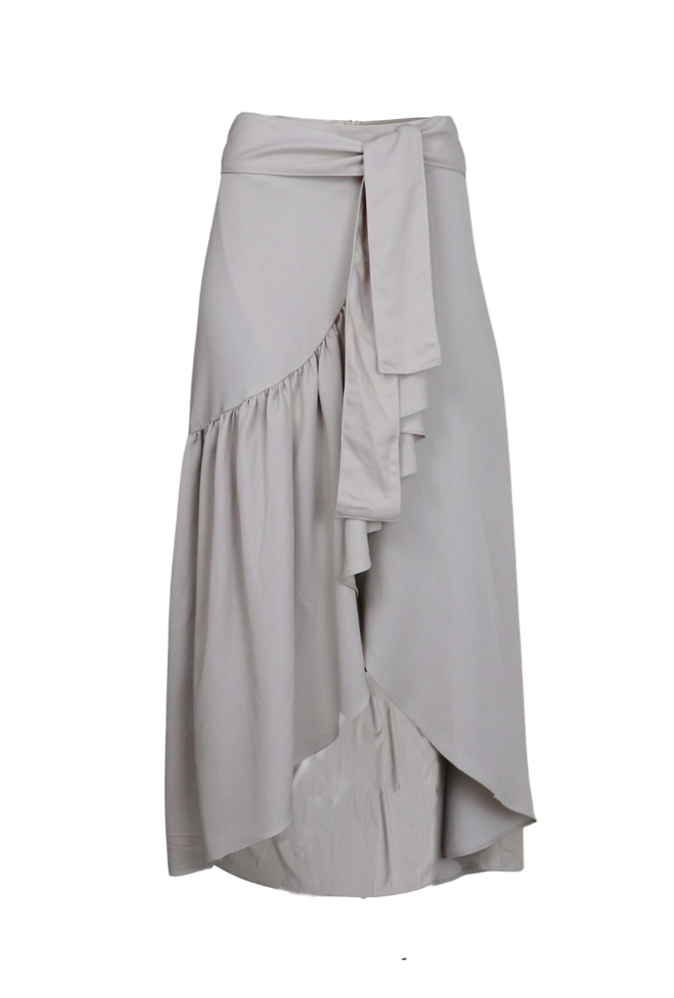 Falda gris con boleros