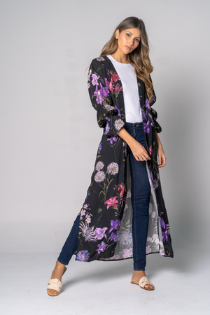 Kimono con camisa básica blanca y jean