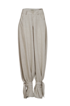 pantalón con amarre en los tobillos