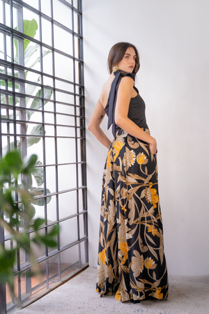 blusa asimétrica y pantalón palazzo