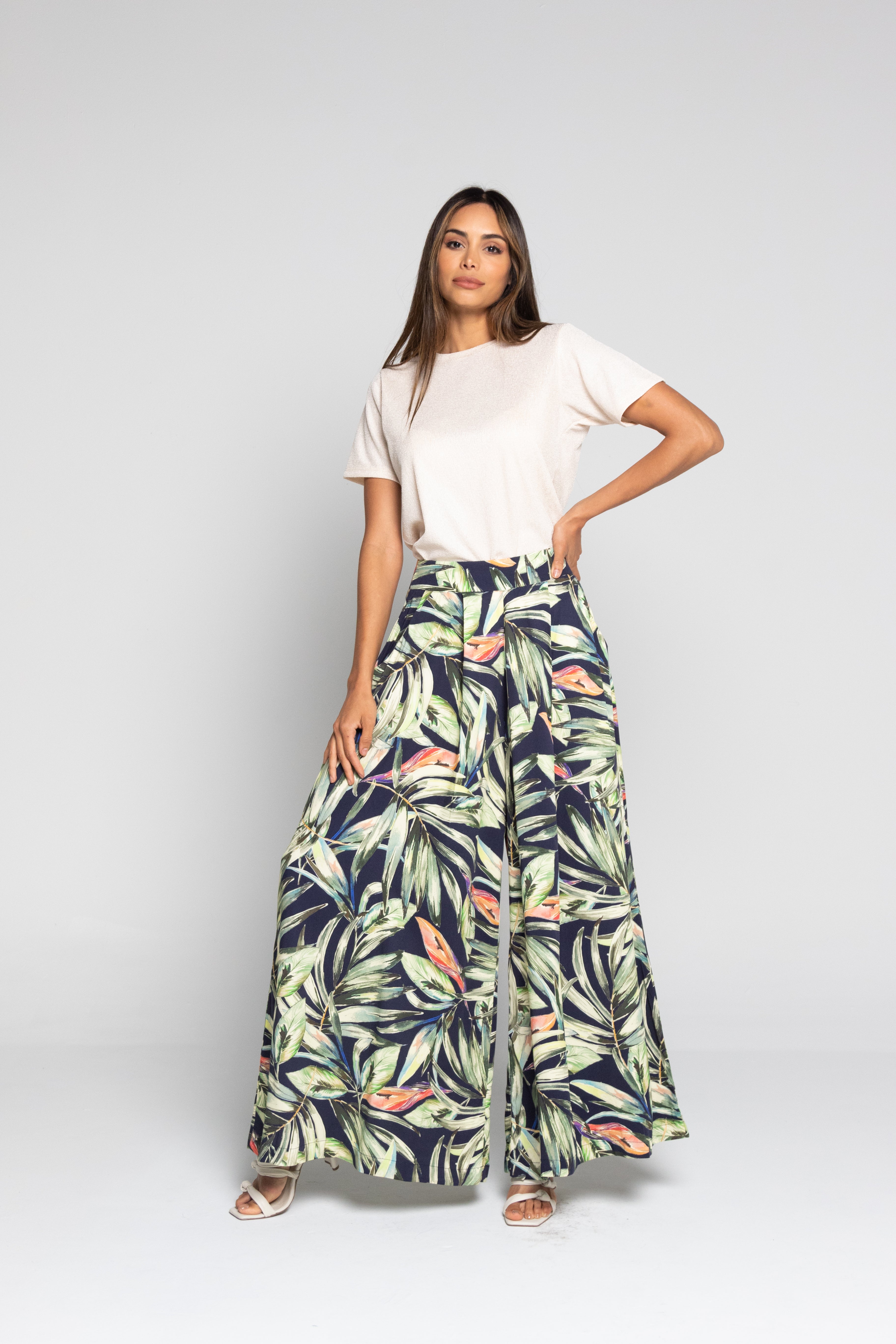 Camisa con brillo y pantalón palazzo