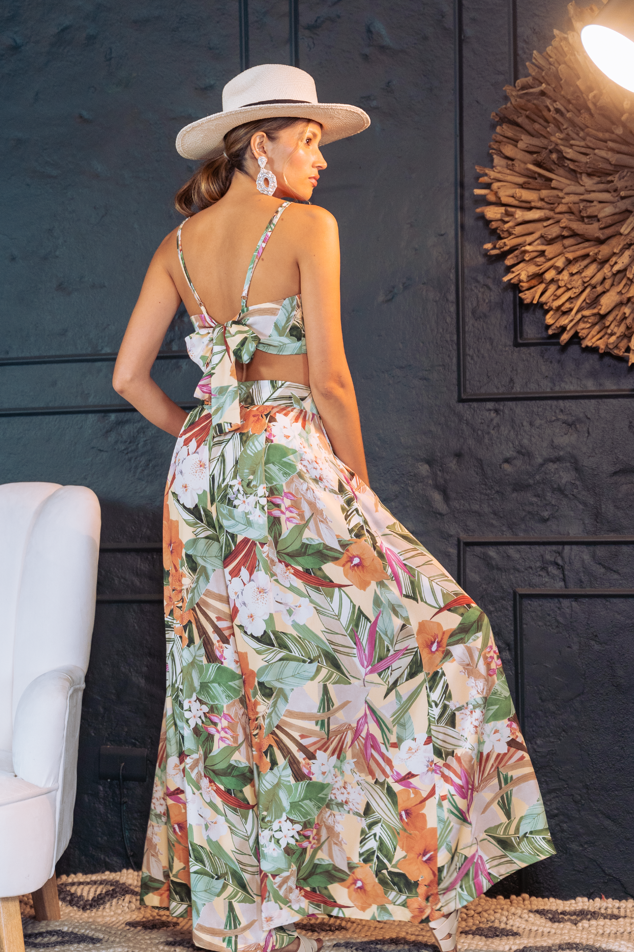 set para mujer con nudo en la espalda