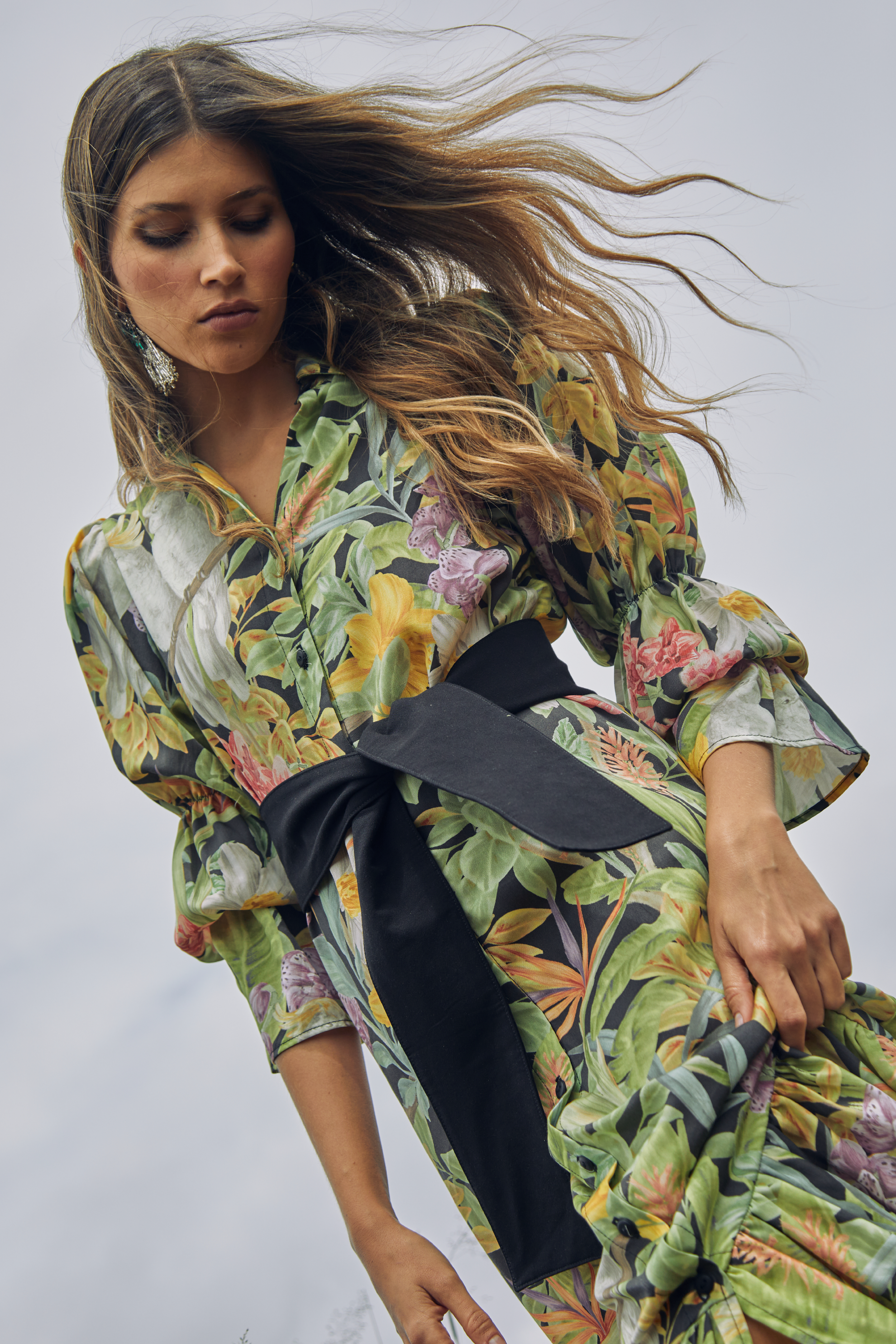Vestido con cinturón estampado