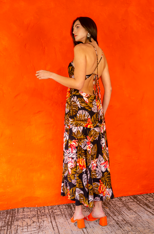 Vestido con escote en la espalda