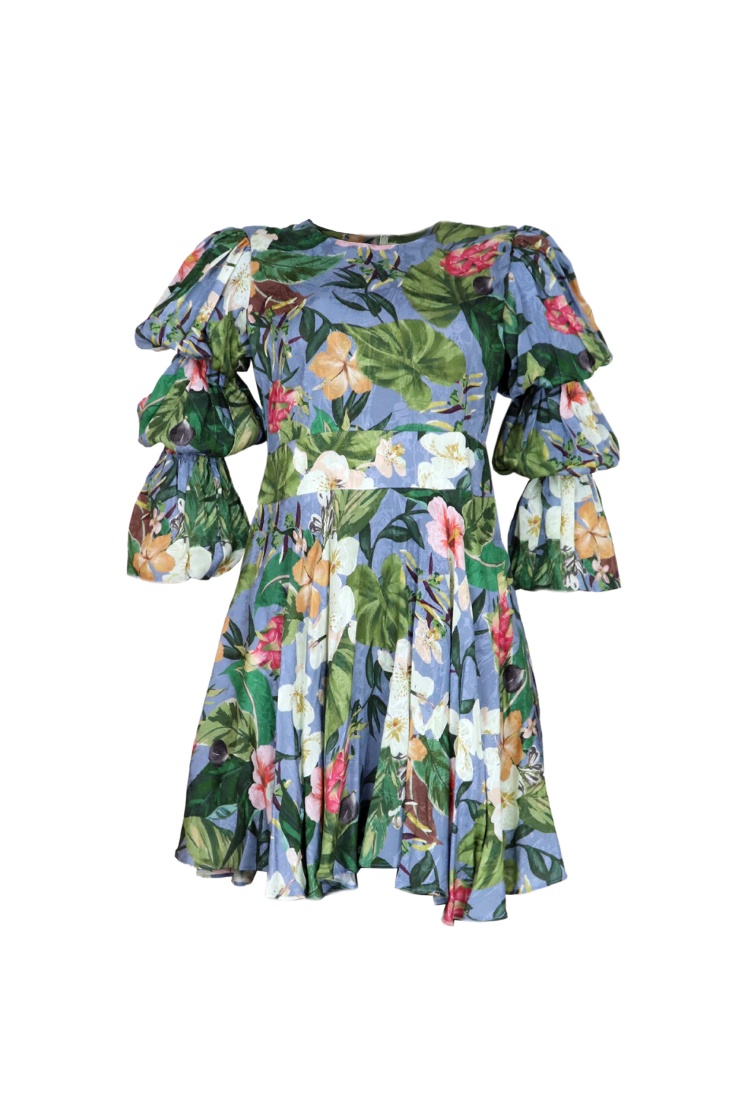 Vestido azul corto con flores estampadas