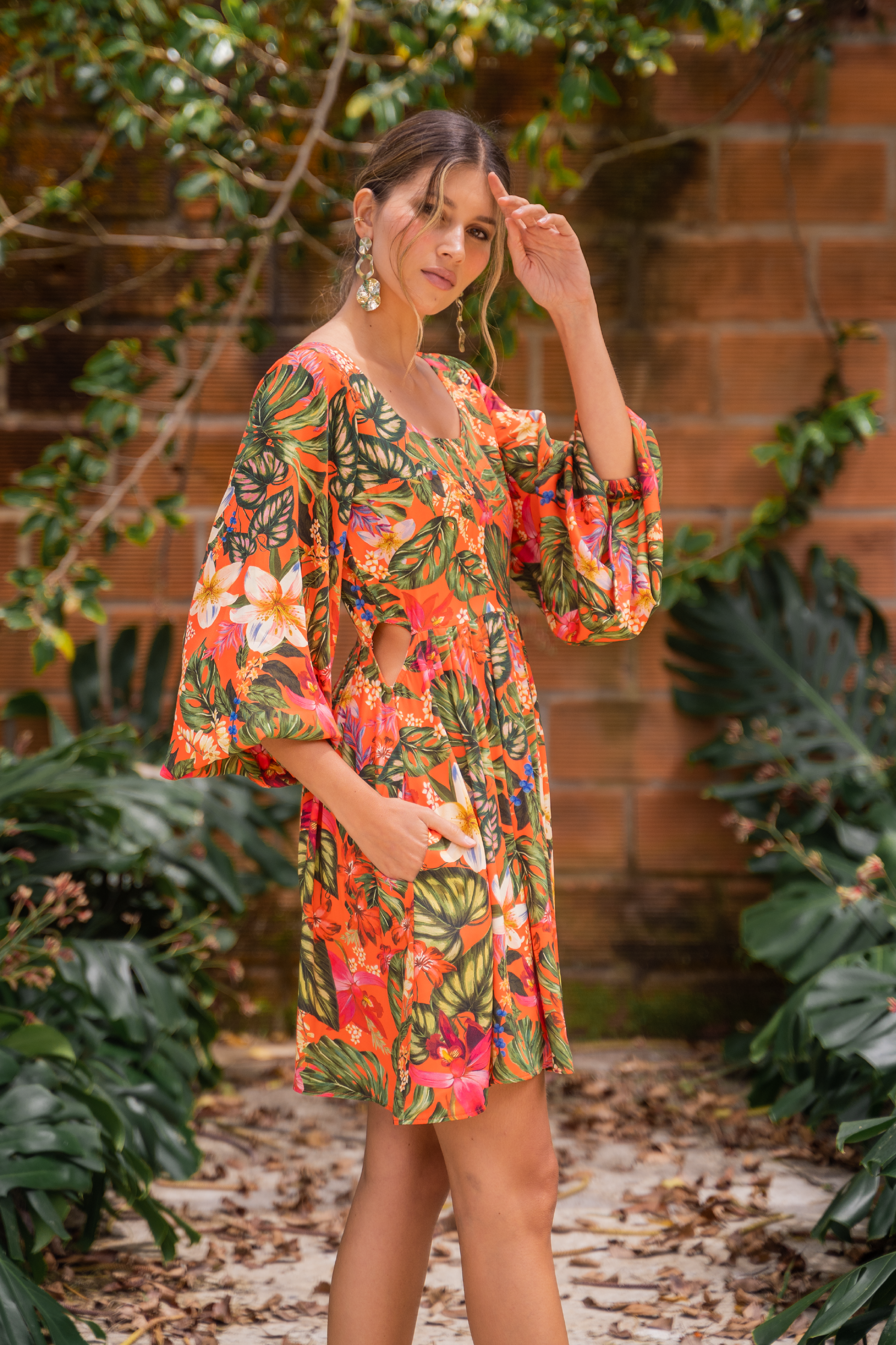 Vestido corto con escote cuadrado