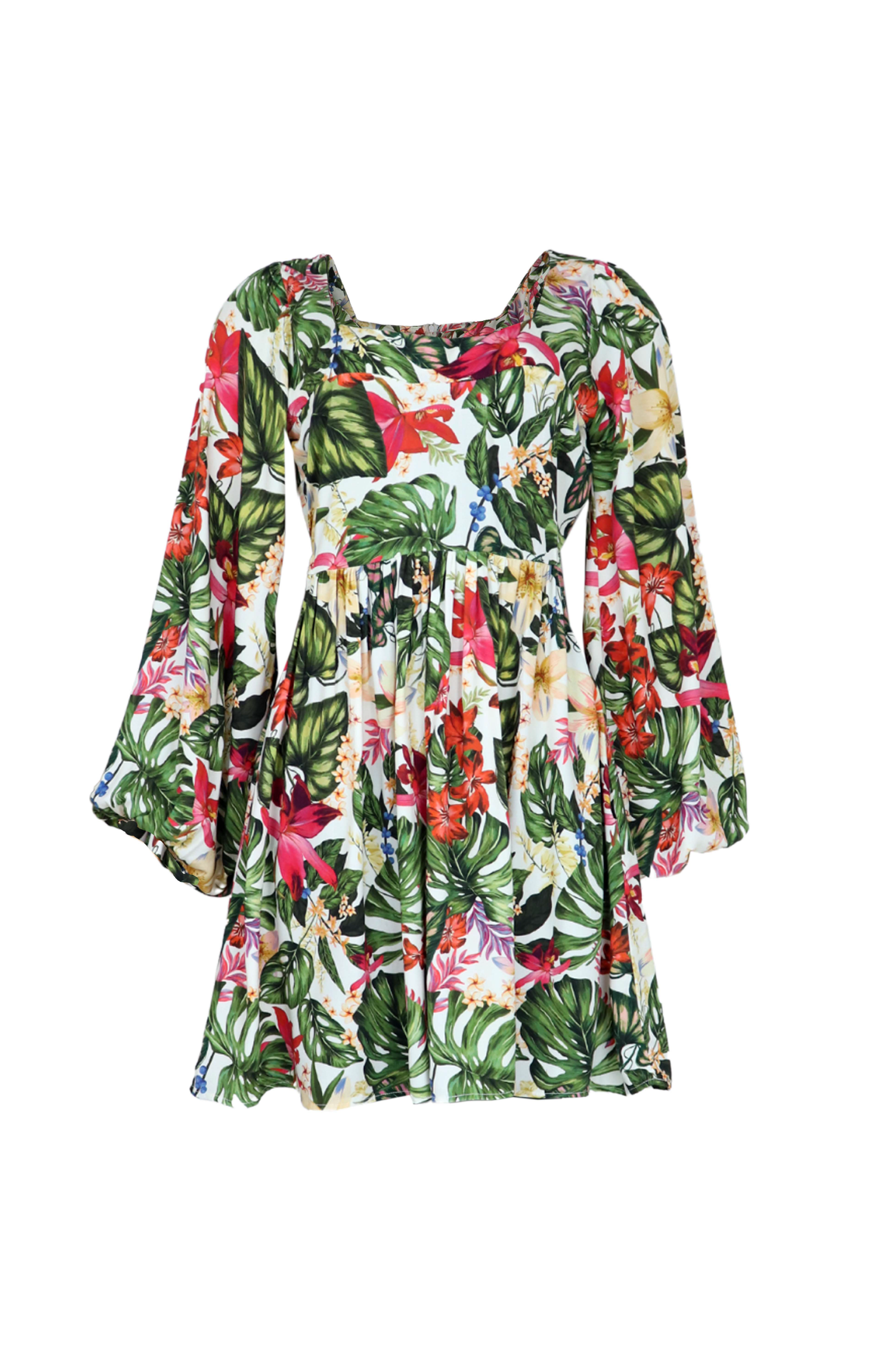 Vestido corto con escote cuadrado, bolsillos en la falda, mangas largas con resortes en los puños 