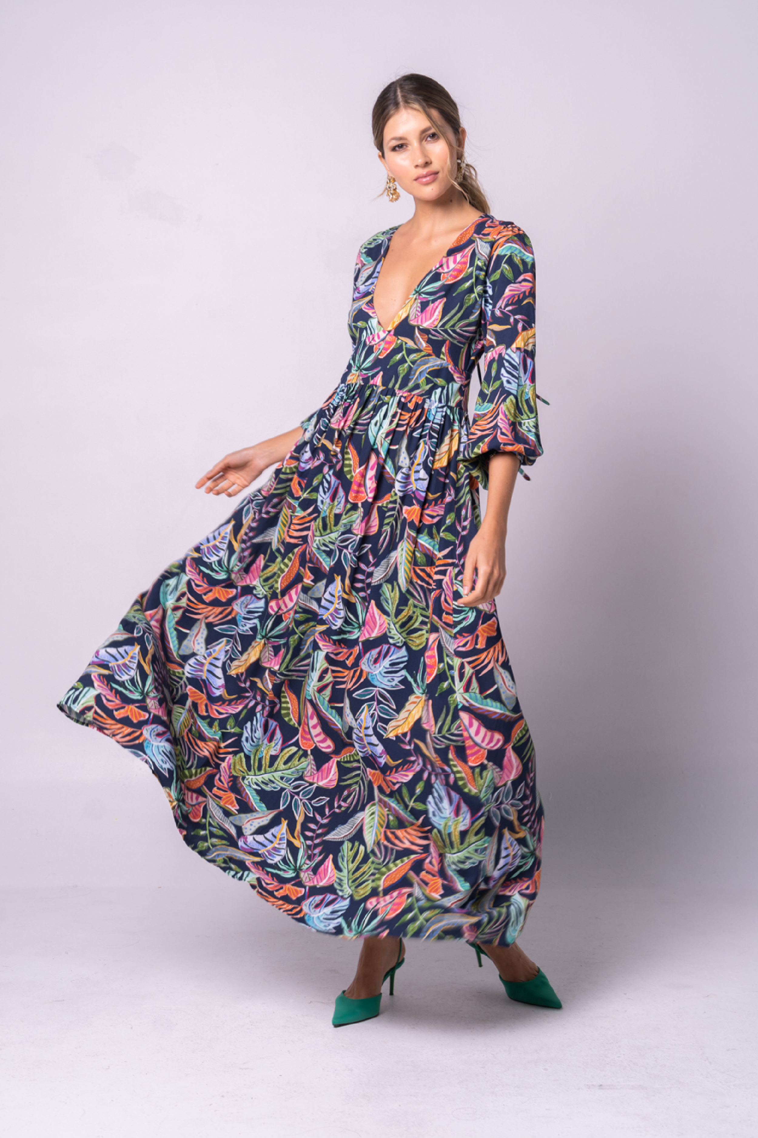 Vestido largo con escote en la espalda