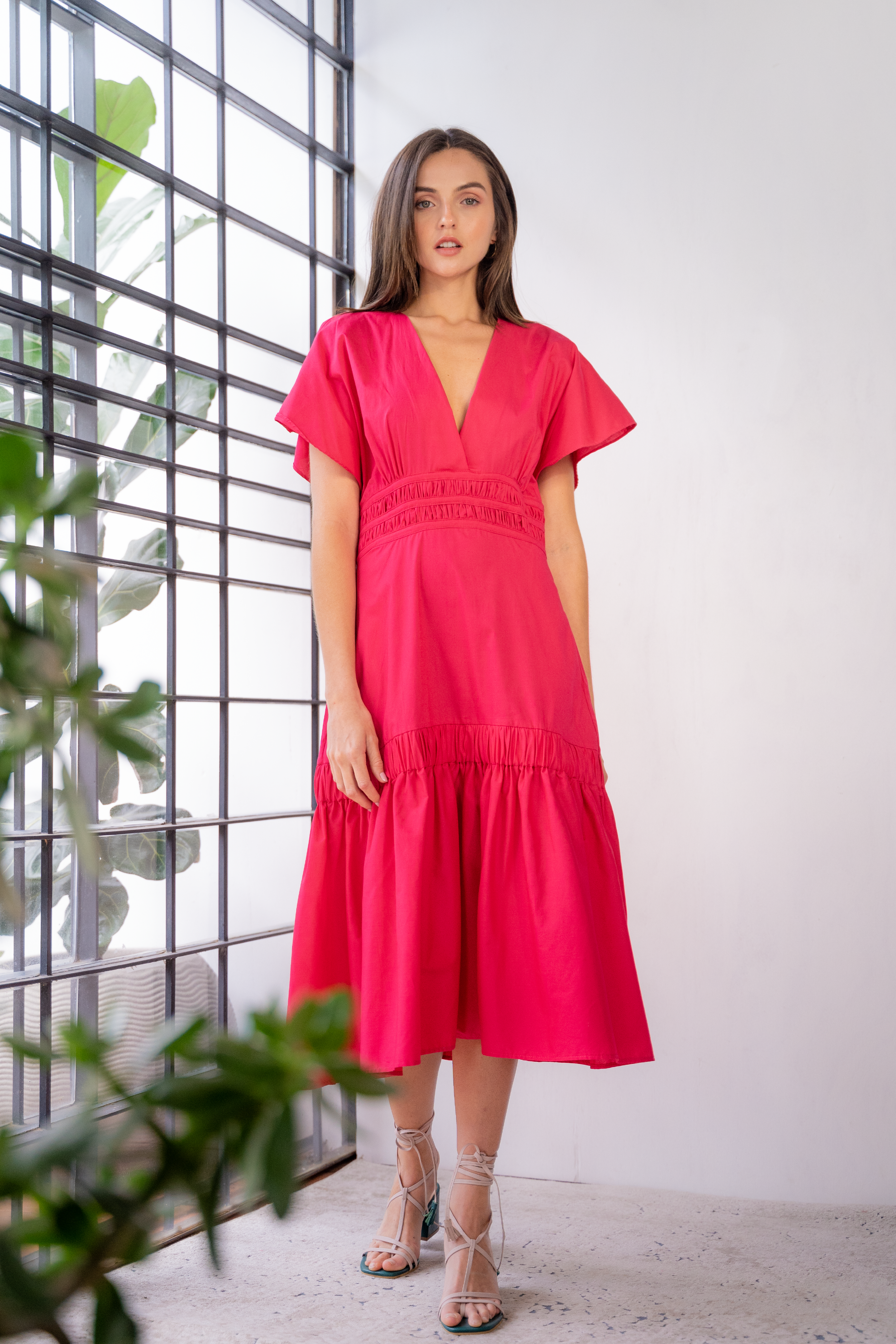 Vestido midi para mujer con detalle en la cintura