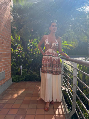 Vestido largo con cortes en la cintura