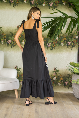 Vestido con lazos y bordado