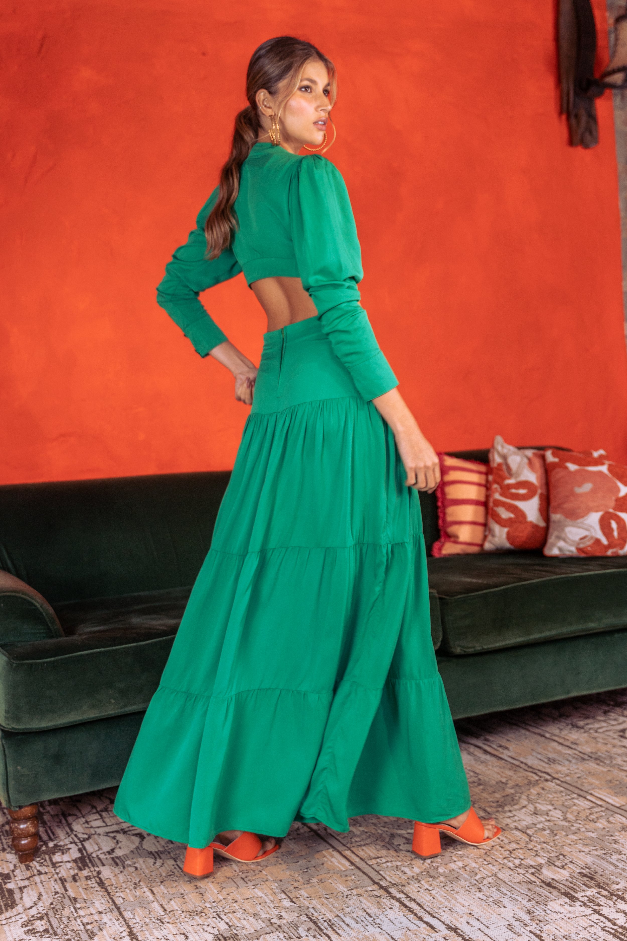 Vestido largo con escote en la espalda 
