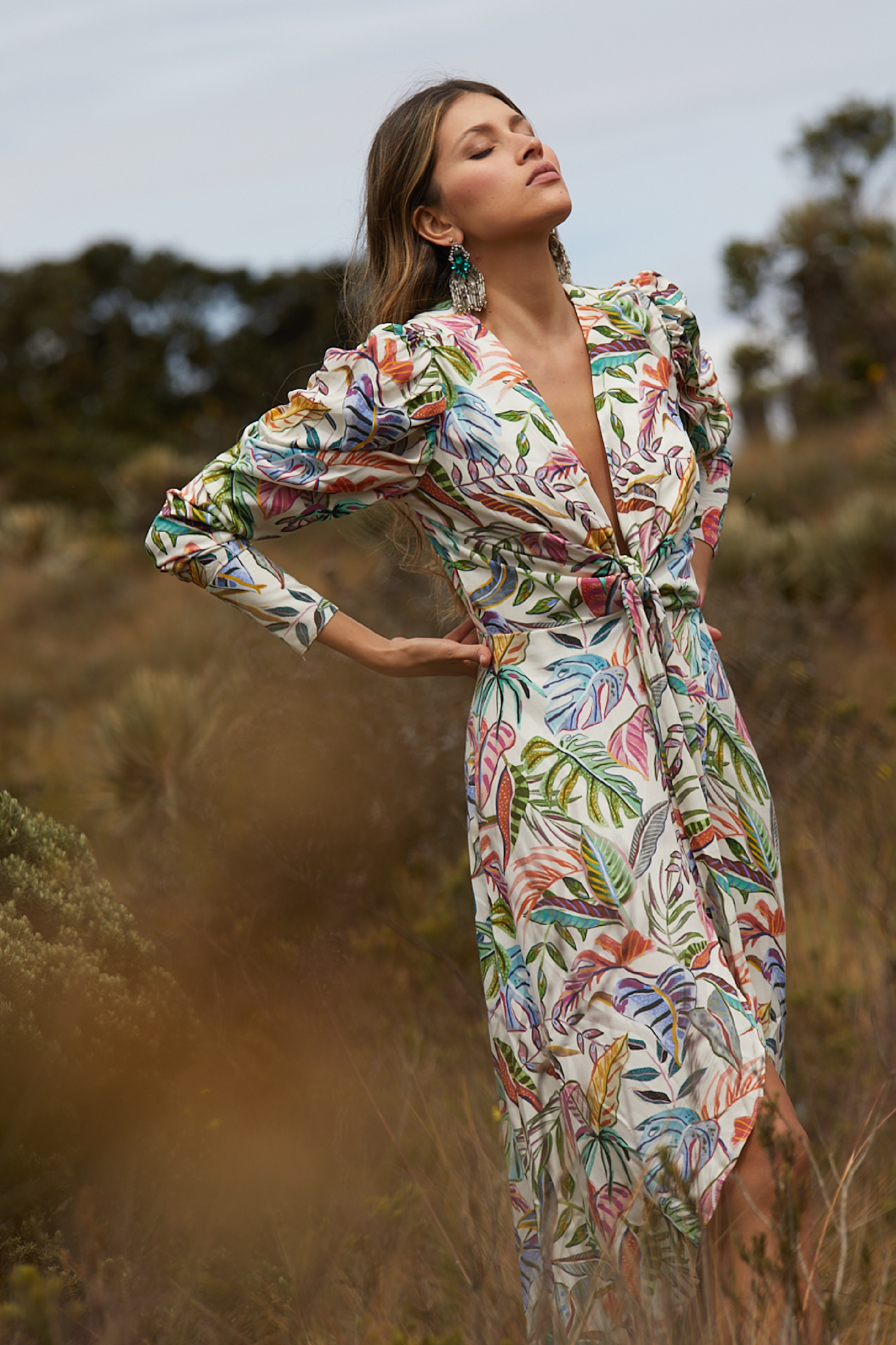 Vestido con lazos y manga larga