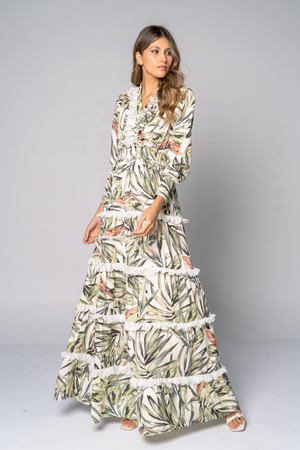 Vestido largo con pétalos