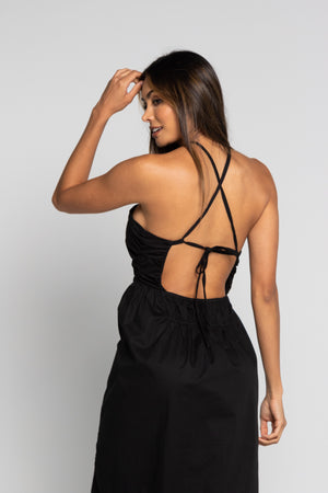 vestido con escote en espalda