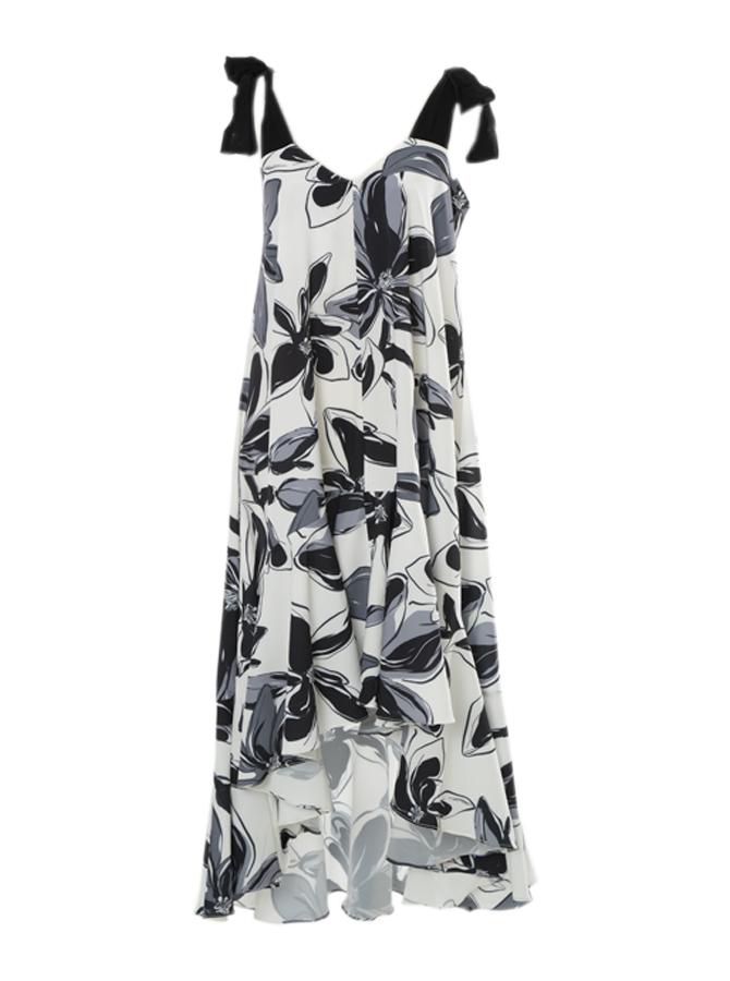 Vestido largo con corte asimétrico y estampado blanco y negro.